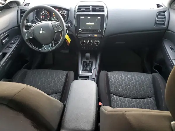 JA4ARUAU7PU016664 2023 MITSUBISHI OUTLANDER - Image 8
