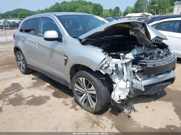 JA4ARUAU7RU011242 2024 MITSUBISHI OUTLANDER - Image 1