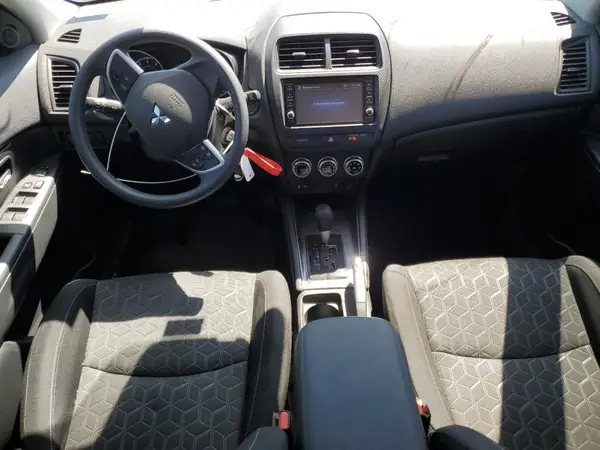 JA4ARUAU7RU013542 2024 MITSUBISHI OUTLANDER - Image 8