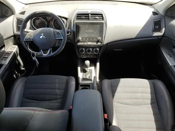 JA4ARUAU7RU015890 2024 MITSUBISHI OUTLANDER - Image 8
