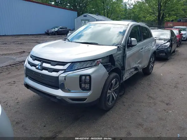 JA4ARUAU7RU016747 2024 MITSUBISHI OUTLANDER - Image 2