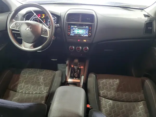 JA4ARUAU7RU019261 2024 MITSUBISHI OUTLANDER - Image 8