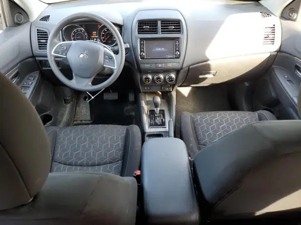 JA4ARUAU7RU022435 2024 MITSUBISHI OUTLANDER - Image 8