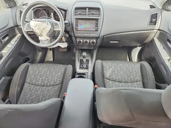 JA4ARUAU7RU026324 2024 MITSUBISHI OUTLANDER - Image 8