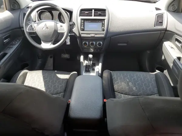 JA4ARUAU7SU004930 2025 MITSUBISHI OUTLANDER - Image 8