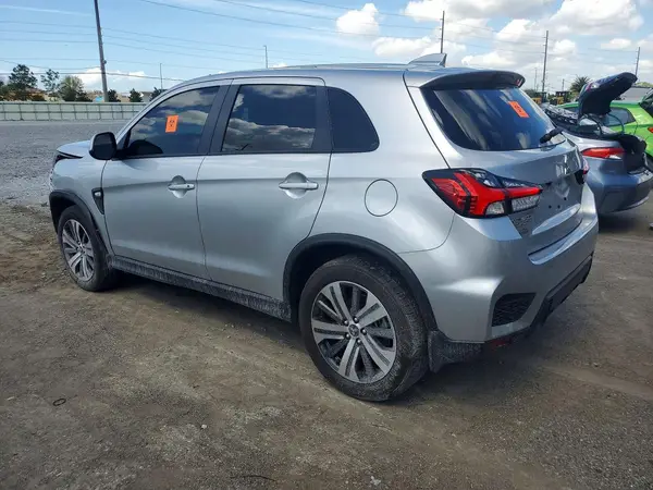 JA4ARUAU7SU012977 2025 MITSUBISHI OUTLANDER - Image 2