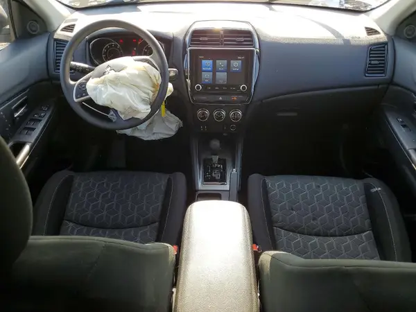 JA4ARUAU7TU007764 2026 MITSUBISHI OUTLANDER - Image 8