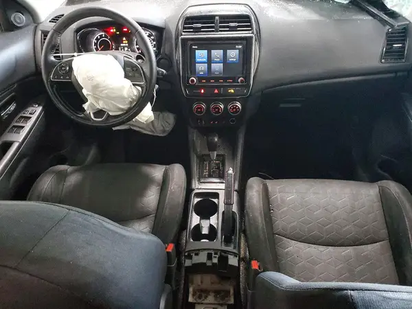 JA4ARUAU8MU007743 2021 MITSUBISHI OUTLANDER - Image 8