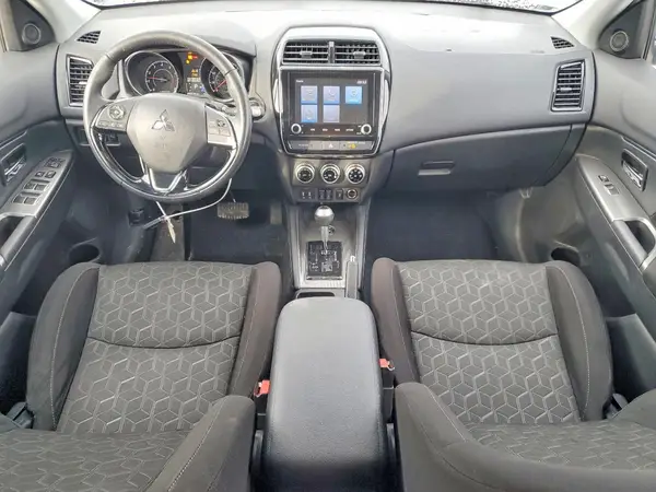 JA4ARUAU8MU031864 2021 MITSUBISHI OUTLANDER - Image 8