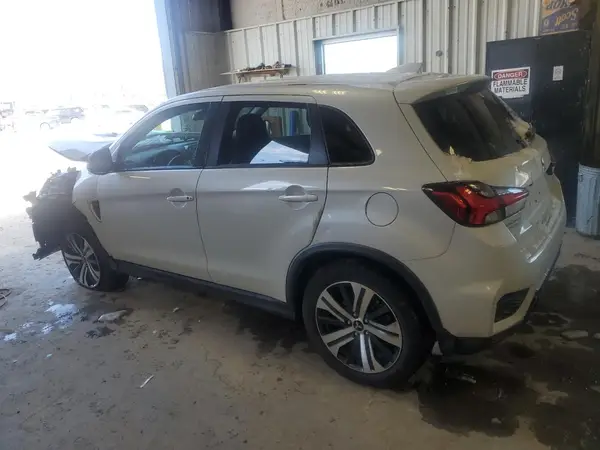 JA4ARUAU8NU008425 2022 MITSUBISHI OUTLANDER - Image 2
