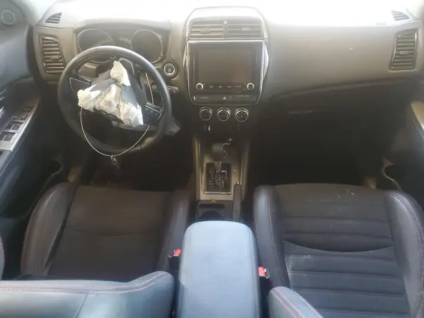 JA4ARUAU8NU008425 2022 MITSUBISHI OUTLANDER - Image 8