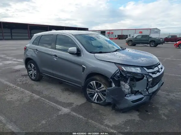 JA4ARUAU8NU010658 2022 MITSUBISHI OUTLANDER - Image 1