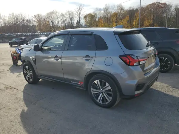 JA4ARUAU8NU012829 2022 MITSUBISHI OUTLANDER - Image 2
