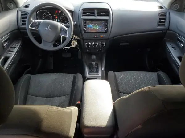 JA4ARUAU8NU012829 2022 MITSUBISHI OUTLANDER - Image 8