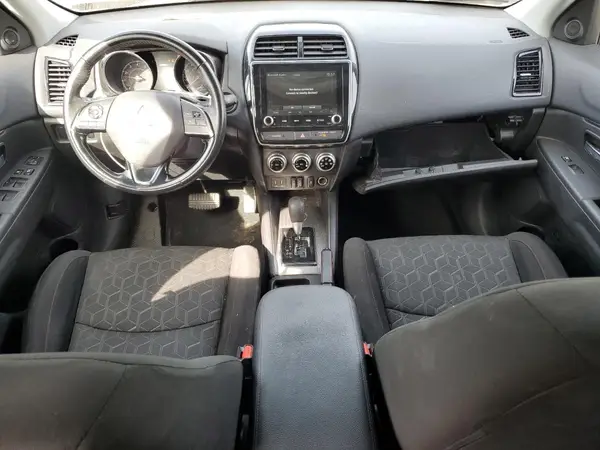 JA4ARUAU8NU021322 2022 MITSUBISHI OUTLANDER - Image 8
