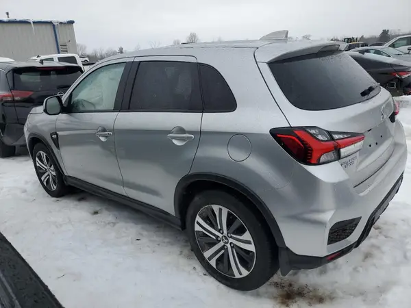JA4ARUAU8PU001848 2023 MITSUBISHI OUTLANDER - Image 2