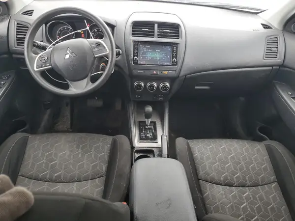 JA4ARUAU8PU001848 2023 MITSUBISHI OUTLANDER - Image 8