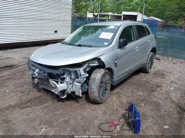 JA4ARUAU8PU002854 2023 MITSUBISHI OUTLANDER - Image 2