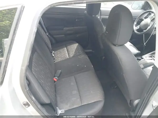 JA4ARUAU8PU002854 2023 MITSUBISHI OUTLANDER - Image 8