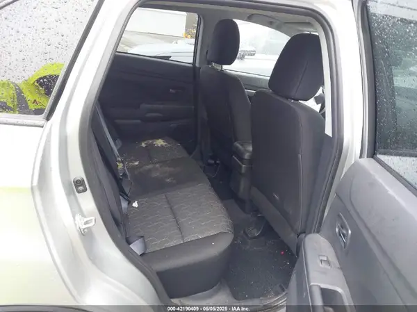 JA4ARUAU8PU002904 2023 MITSUBISHI OUTLANDER - Image 8