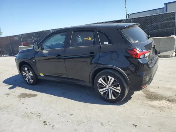 JA4ARUAU8PU004328 2023 MITSUBISHI OUTLANDER - Image 2