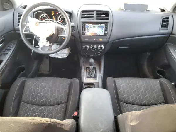 JA4ARUAU8PU006404 2023 MITSUBISHI OUTLANDER - Image 8