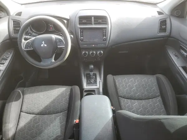 JA4ARUAU8PU008153 2023 MITSUBISHI OUTLANDER - Image 8