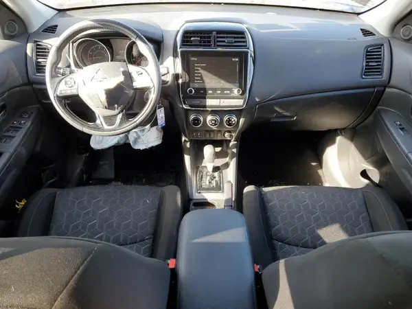 JA4ARUAU8PU008556 2023 MITSUBISHI OUTLANDER - Image 8