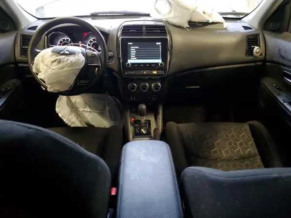JA4ARUAU8PU009240 2023 MITSUBISHI OUTLANDER - Image 8