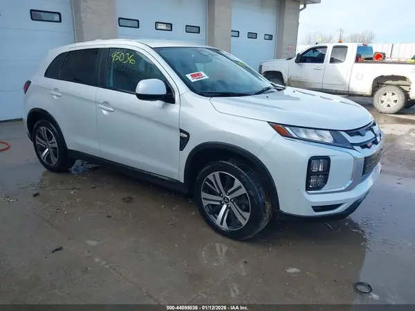 JA4ARUAU8PU009741 2023 MITSUBISHI OUTLANDER - Image 1