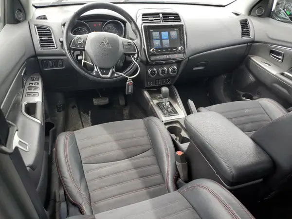 JA4ARUAU8PU010937 2023 MITSUBISHI OUTLANDER - Image 8
