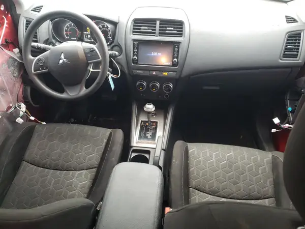 JA4ARUAU8PU013076 2023 MITSUBISHI OUTLANDER - Image 8