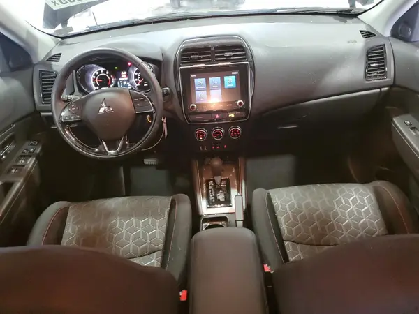 JA4ARUAU8PU014678 2023 MITSUBISHI OUTLANDER - Image 8