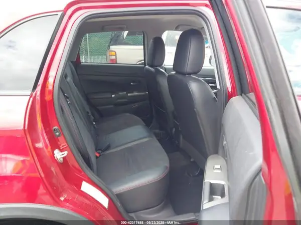 JA4ARUAU8PU015524 2023 MITSUBISHI OUTLANDER - Image 8