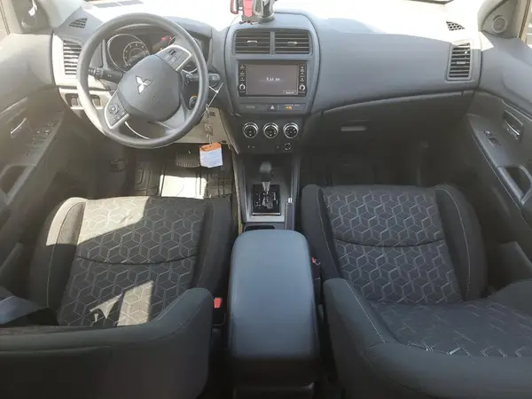 JA4ARUAU8RU000539 2024 MITSUBISHI OUTLANDER - Image 8