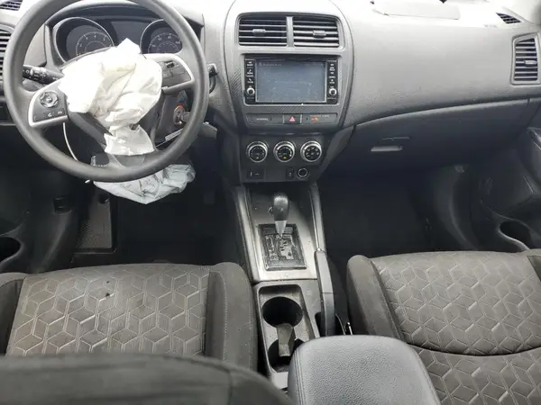 JA4ARUAU8RU001397 2024 MITSUBISHI OUTLANDER - Image 8