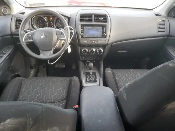 JA4ARUAU8RU001609 2024 MITSUBISHI OUTLANDER - Image 8