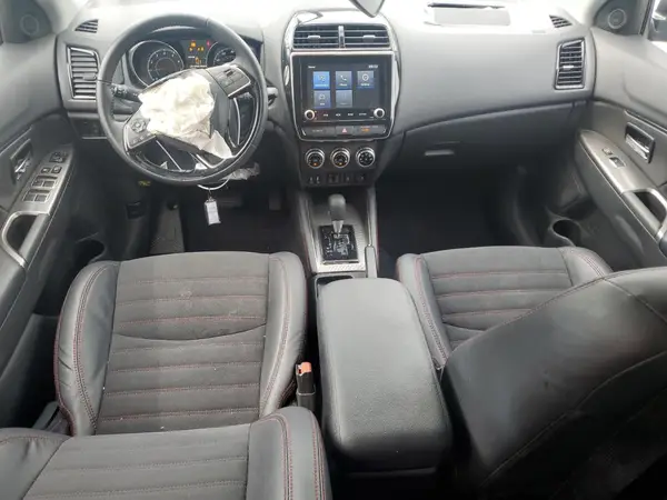 JA4ARUAU8RU002663 2024 MITSUBISHI OUTLANDER - Image 8