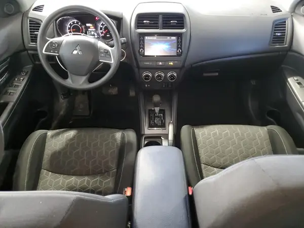 JA4ARUAU8RU003764 2024 MITSUBISHI OUTLANDER - Image 8