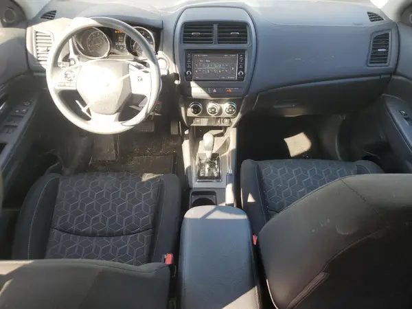 JA4ARUAU8RU012450 2024 MITSUBISHI OUTLANDER - Image 8