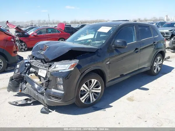 JA4ARUAU8RU013467 2024 MITSUBISHI OUTLANDER - Image 2