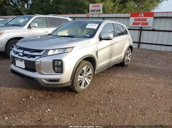 JA4ARUAU8RU015154 2024 MITSUBISHI OUTLANDER - Image 2