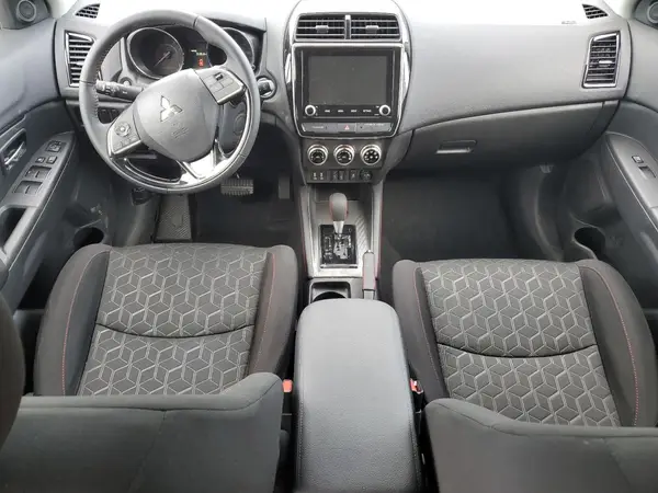JA4ARUAU8RU018457 2024 MITSUBISHI OUTLANDER - Image 8