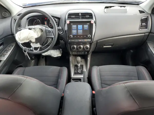 JA4ARUAU8RU019284 2024 MITSUBISHI OUTLANDER - Image 8