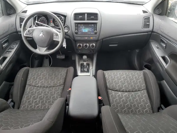 JA4ARUAU8RU019379 2024 MITSUBISHI OUTLANDER - Image 8
