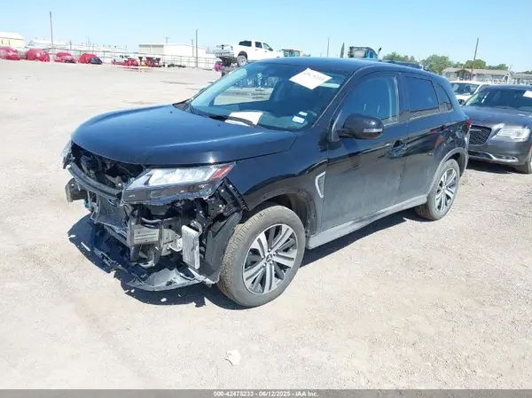 JA4ARUAU8RU020614 2024 MITSUBISHI OUTLANDER - Image 2
