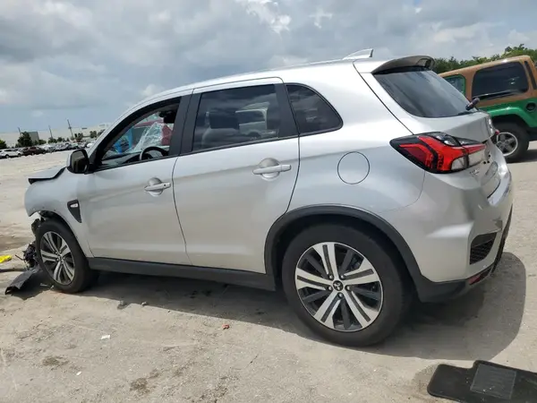 JA4ARUAU8RU024131 2024 MITSUBISHI OUTLANDER - Image 2