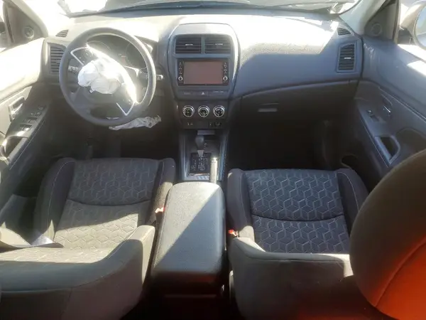 JA4ARUAU8RU024808 2024 MITSUBISHI OUTLANDER - Image 8