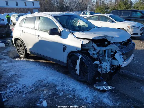 JA4ARUAU8SU001132 2025 MITSUBISHI OUTLANDER - Image 1