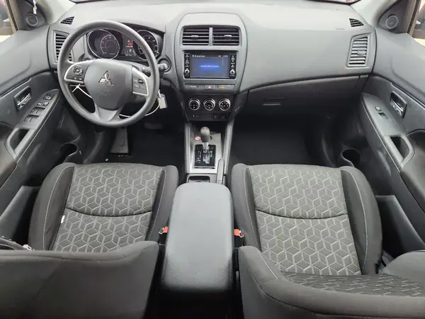 JA4ARUAU8SU003849 2025 MITSUBISHI OUTLANDER - Image 8